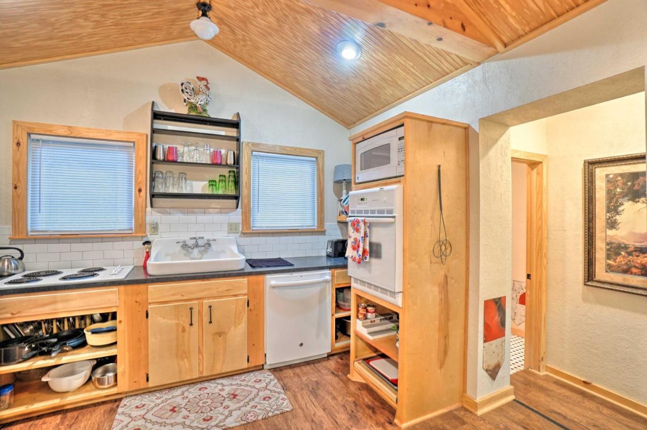 Charming Hilltop Cottage In Medicine Park! Extérieur photo