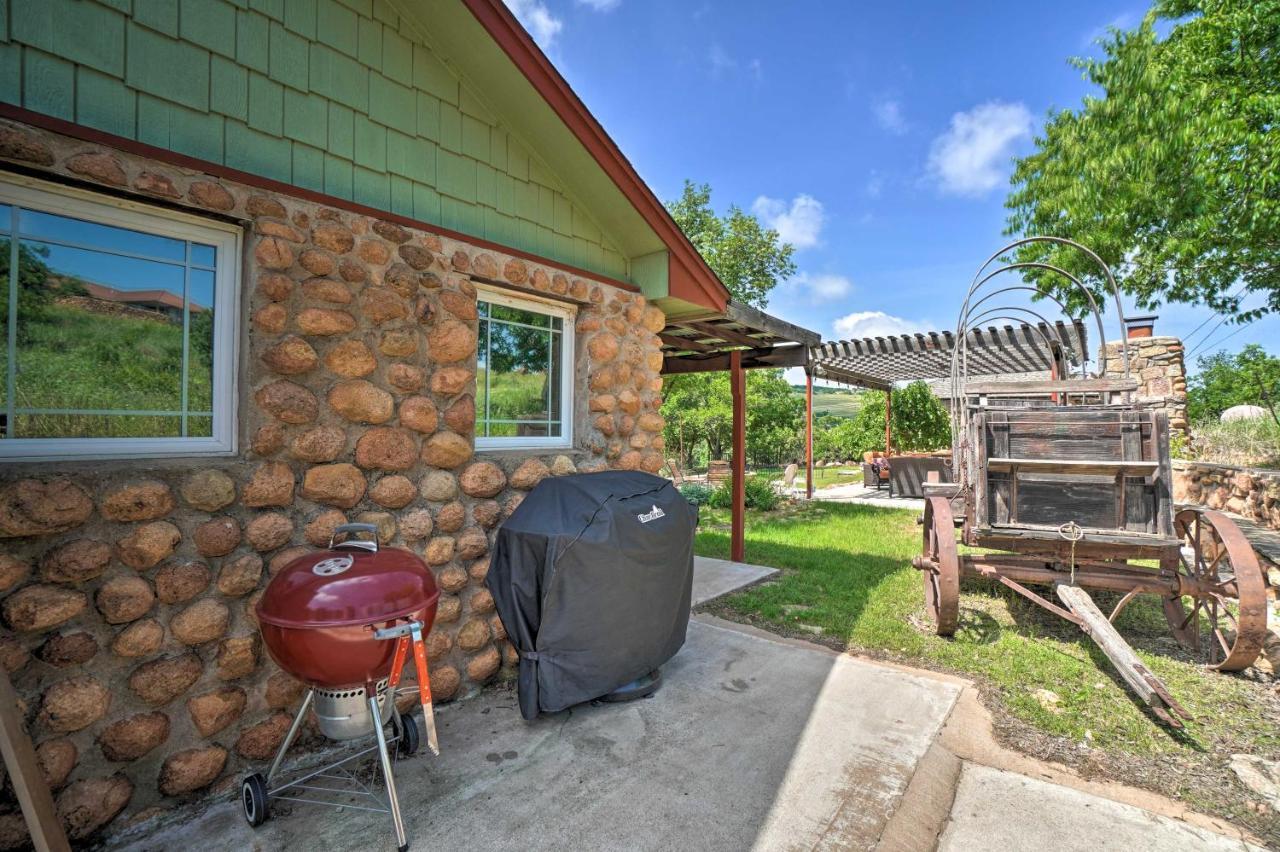 Charming Hilltop Cottage In Medicine Park! Extérieur photo