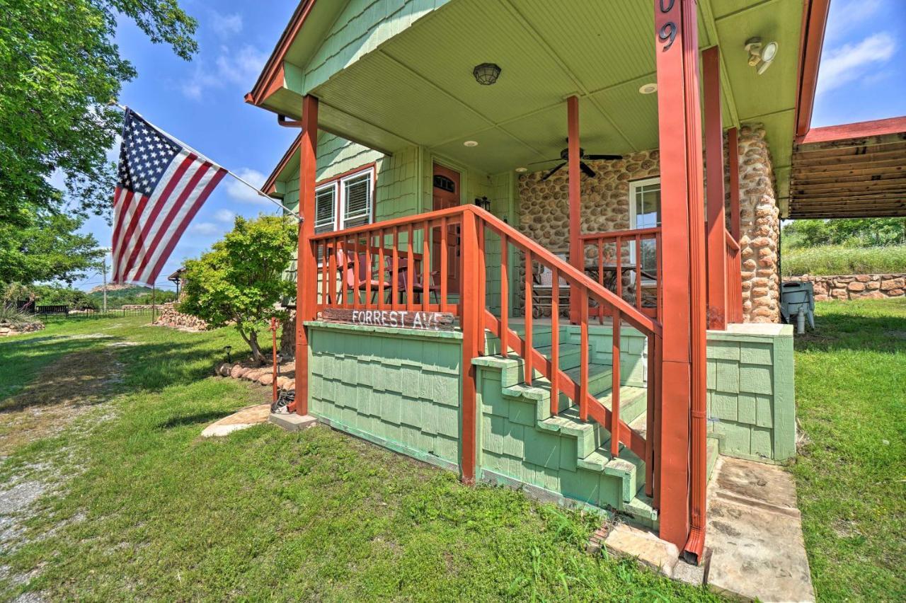 Charming Hilltop Cottage In Medicine Park! Extérieur photo
