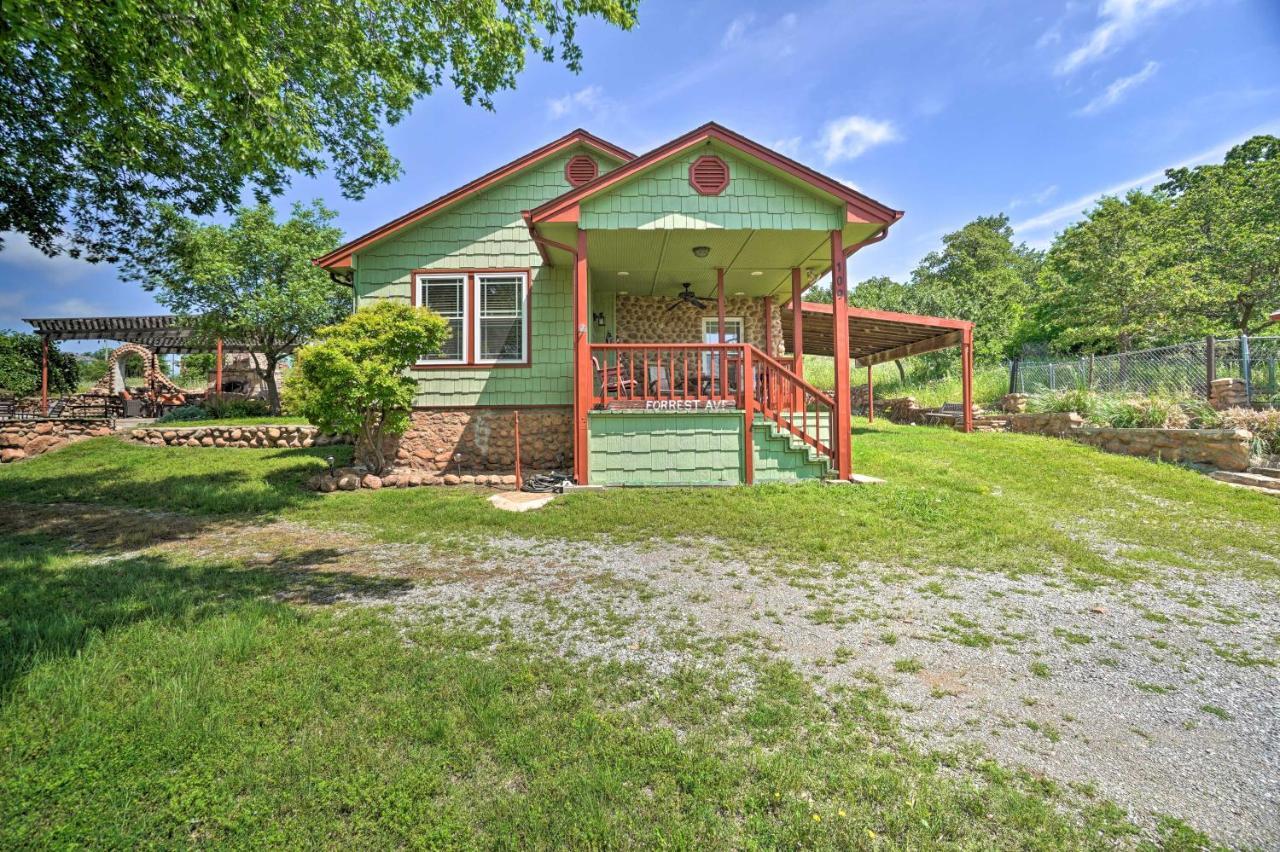 Charming Hilltop Cottage In Medicine Park! Extérieur photo